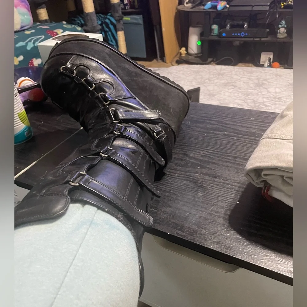 Hot topic size 11 vintage mall goth platform
Boots - Picture 2 of 15